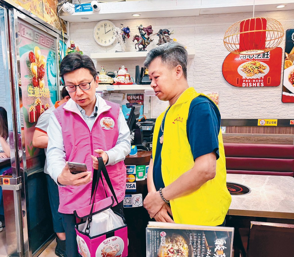 孫玉菡親自體驗做外送員，感受到這份工作的不容易，向勞動者致敬。