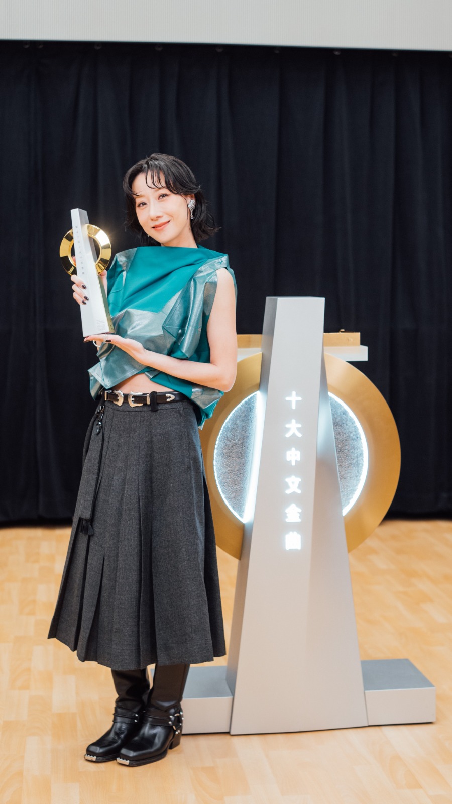 「優秀流行歌手大獎」得主泳兒。