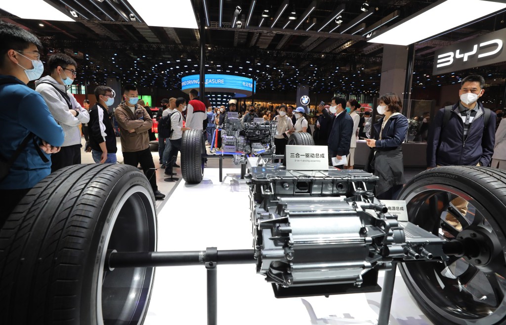 比亞迪除生產新能源車外，電池亦是其主要業務。新華社