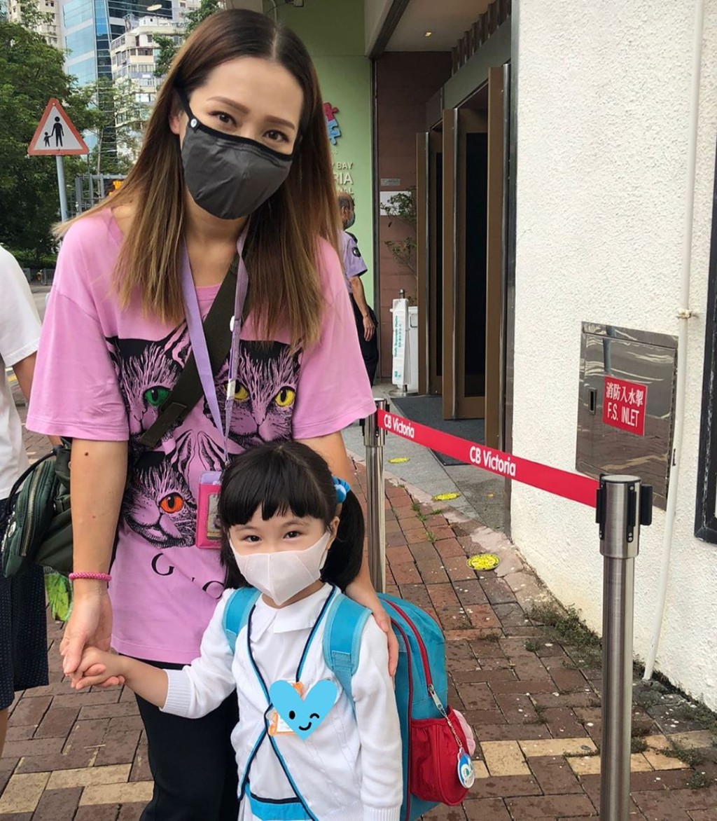 关心妍同女儿心心。