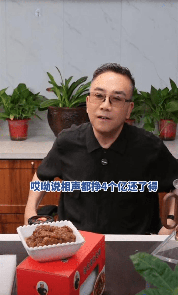 楊議開直播被問及「4億遺產」的事兒,立即澄清。 楊議開直播被問及「4億遺產」的事兒,立即澄清。
