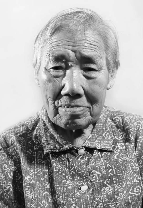 南京大屠殺幸存者劉素珍逝世，享年93歲。