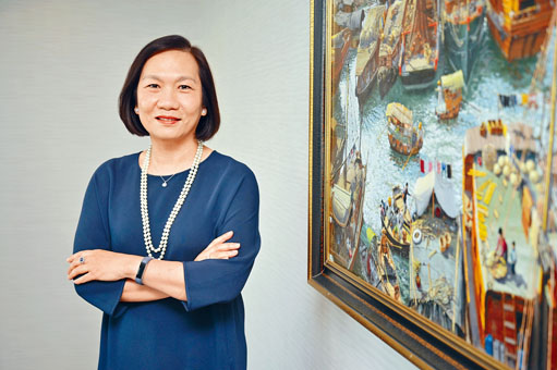 華僑銀行是次委任黃碧娟為集團常務總裁，似是為找接班人鋪路。