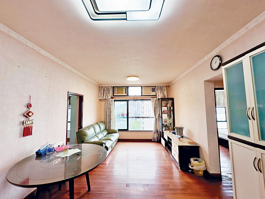 碧翠花園21座11樓B室銀主盤，以420萬連車位推拍。