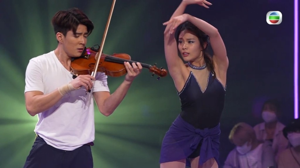 當時二人的小提琴加拉丁舞表演贏盡關注。