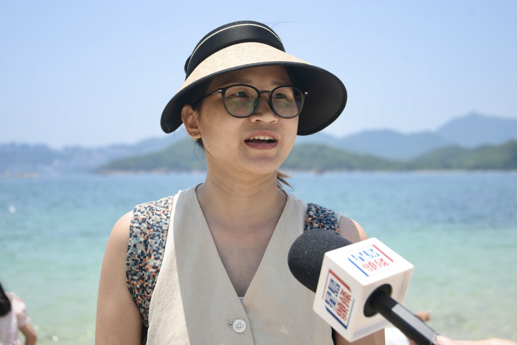 來自廣州的黃小姐之前在抖音看到西貢橋咀島的介紹。陳浩元攝 來自廣州的黃小姐之前在抖音看到西貢橋咀島的介紹。陳浩元攝