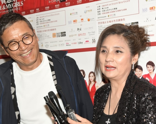 三哥讚好老婆歌藝好,仲鼓勵佢做歌星。