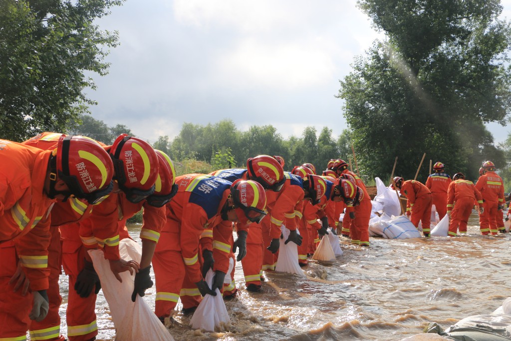 近期黑龙江等地汛情严峻，部分地区遭受严重洪涝灾害。新华社