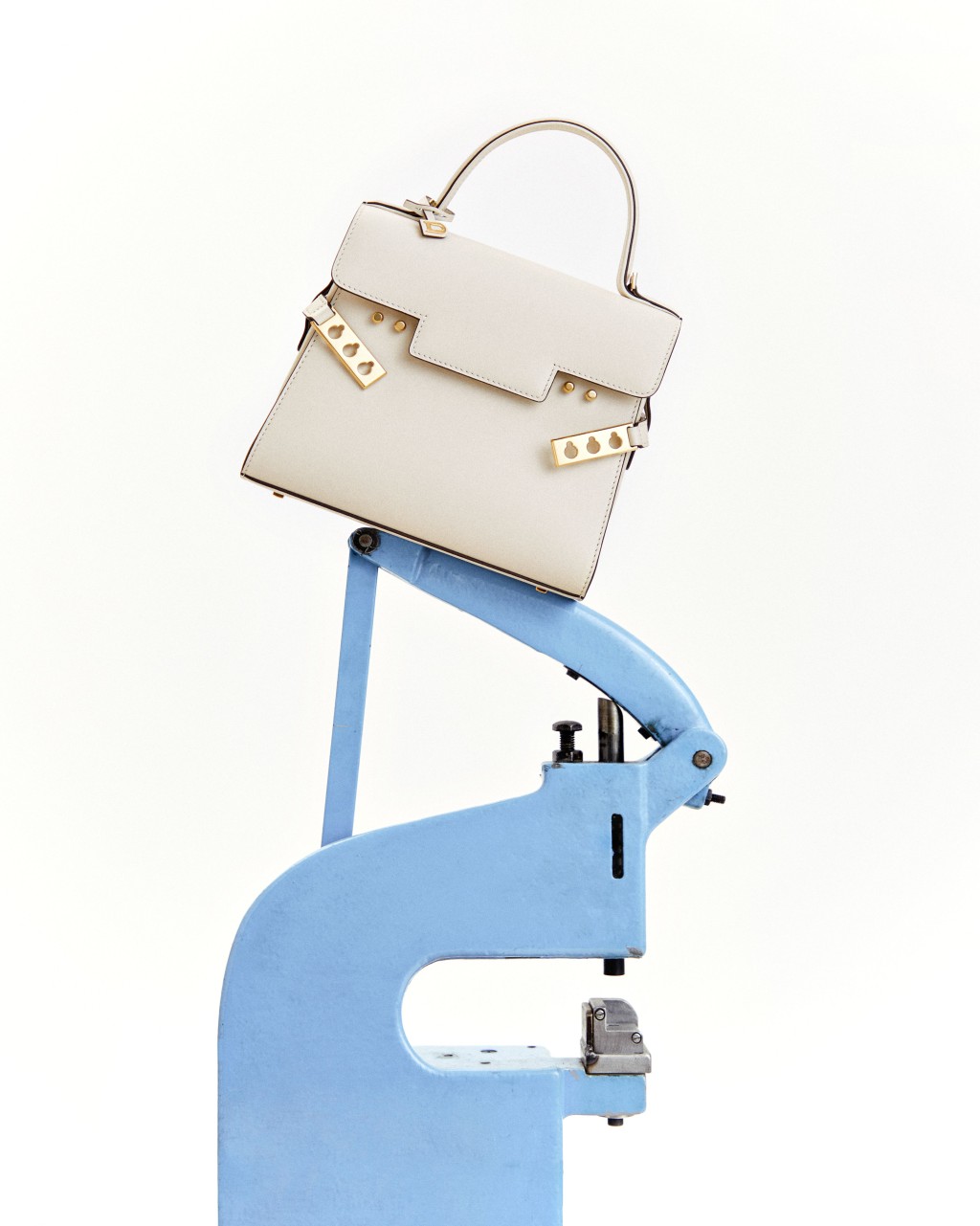 Tempete Small Calf Chalk $39,600。