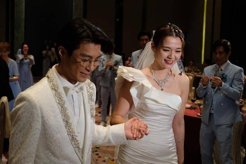 婚姻常言道要「門當戶對」,背景懸殊的結合往往備受考驗。 (TVB劇照) 婚姻常言道要「門當戶對」,背景懸殊的結合往往備受考驗。 (TVB劇照)