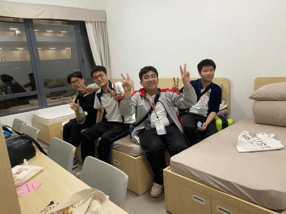 香港同学们可以入住民心学校，一尝寄宿滋味。