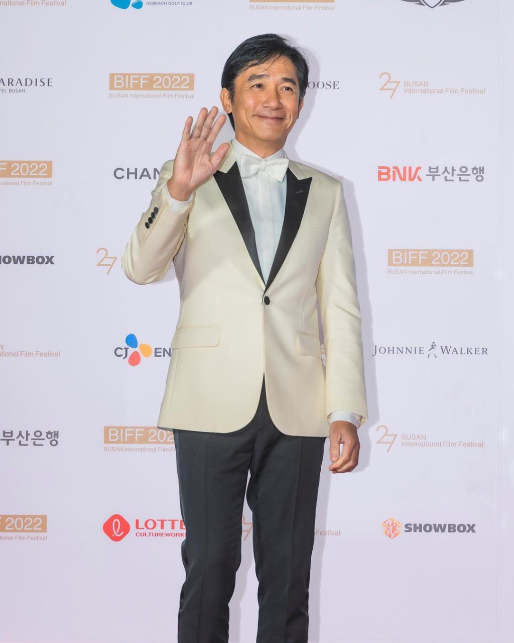 梁朝偉去年10月獲釜山電影節頒發亞洲電影人獎，他親身遠赴當地領獎。