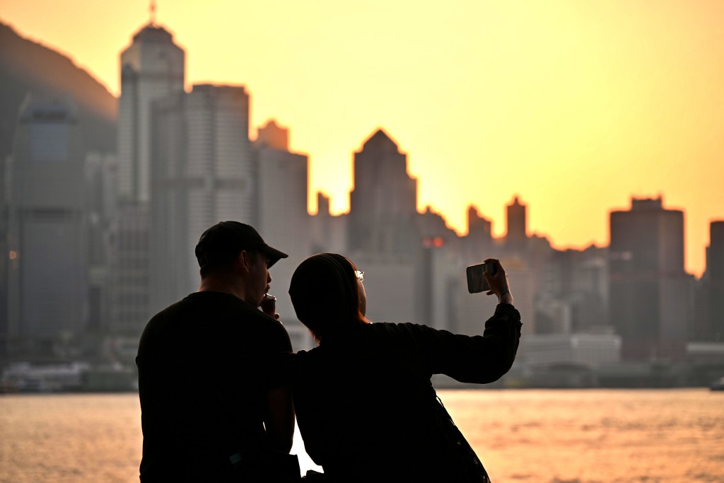 不少人希望拓展社交圈，尋覓理想伴侶。  蘇正謙攝