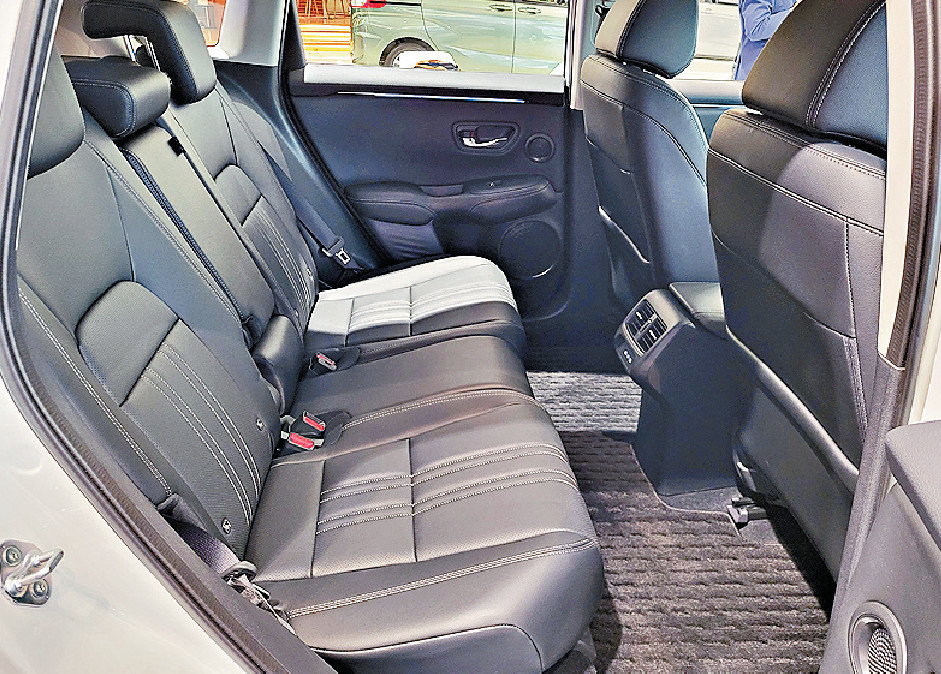 ■後排平地台空間非常闊落。