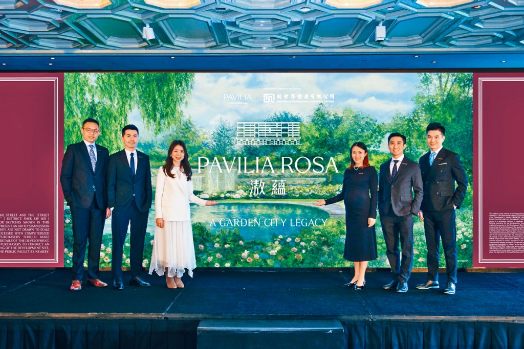 新世界何家欣（左三）表示，九龍塘豪宅滶蘊涉約100伙，最快季內推招標。