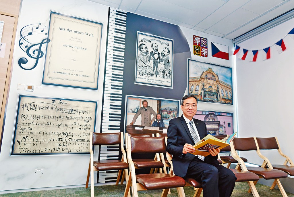 曾院长上任后提倡「在地国际化」、「跨文化意识」和「共融」作为联课学习的核心，帮助建立融和的学生群体。