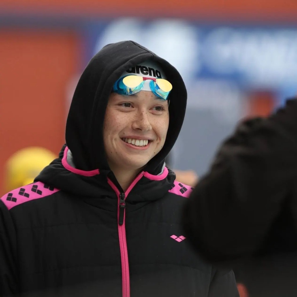 何詩蓓在首天環地中海系列賽奪得200米自由泳金牌及50米自由泳銀牌。香港游泳教練會fb圖片