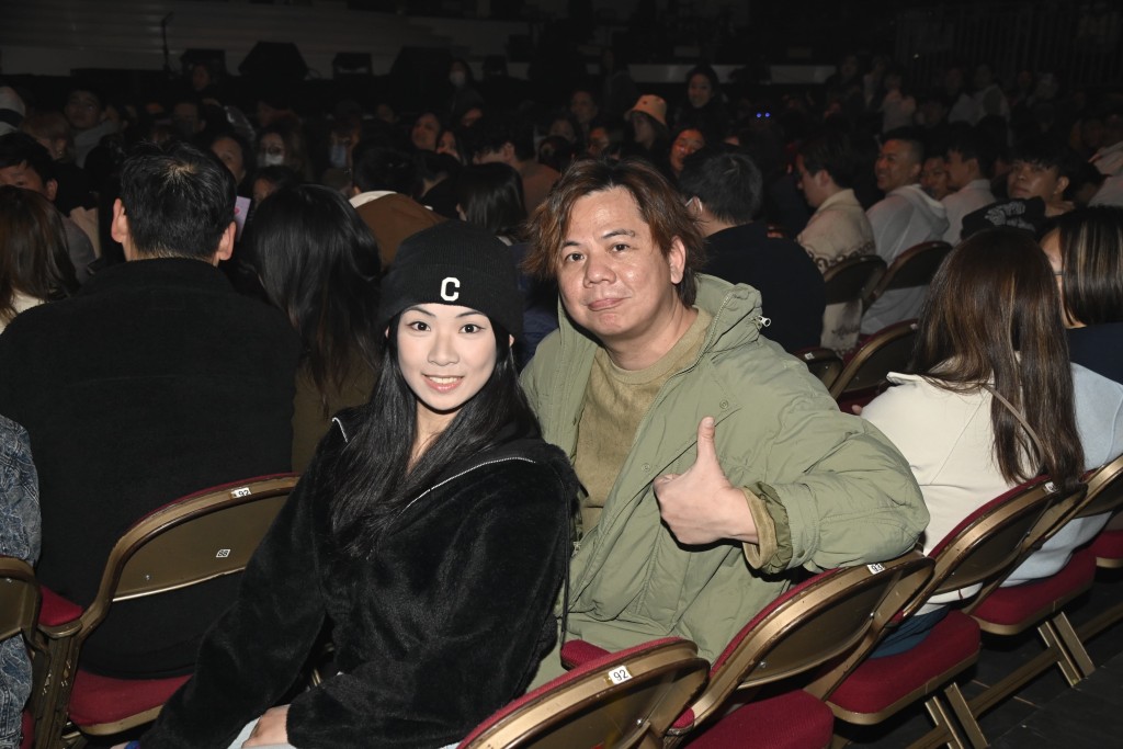 伍仲衡與洪心怡睇show。 伍仲衡與洪心怡睇show。