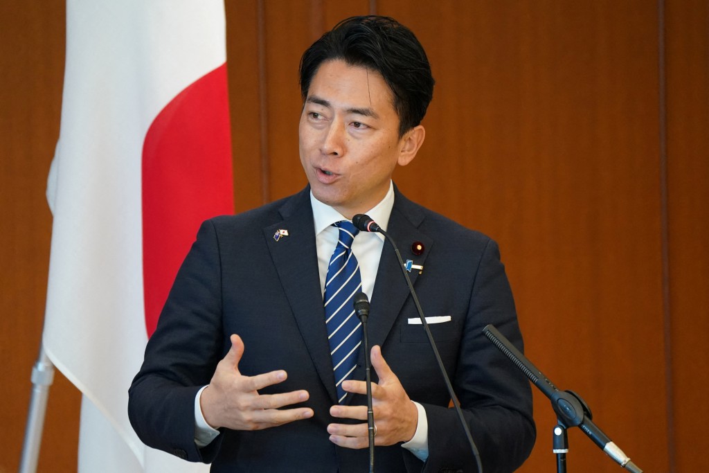 有日本网民指小泉进次郎就任以来非常活跃。路透社
