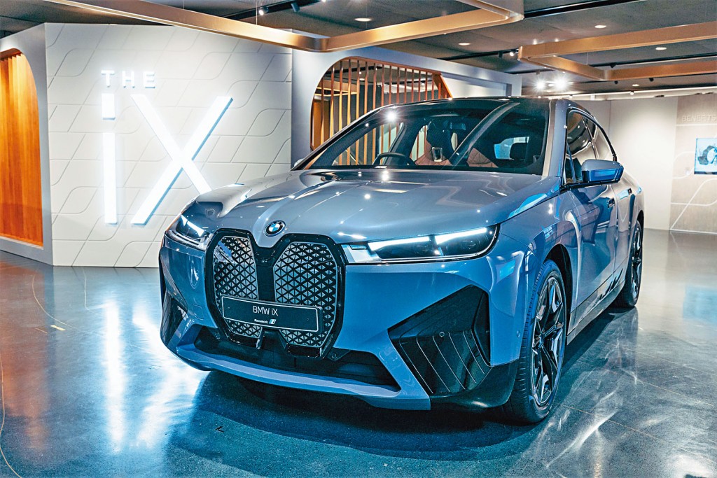 iX xDrive40现于湾仔告士打道专店公开首展，一换一车价为$798,000起。