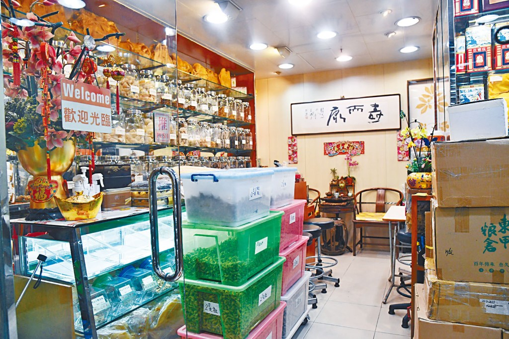 海味店被賊人鑿牆潛入搜掠。