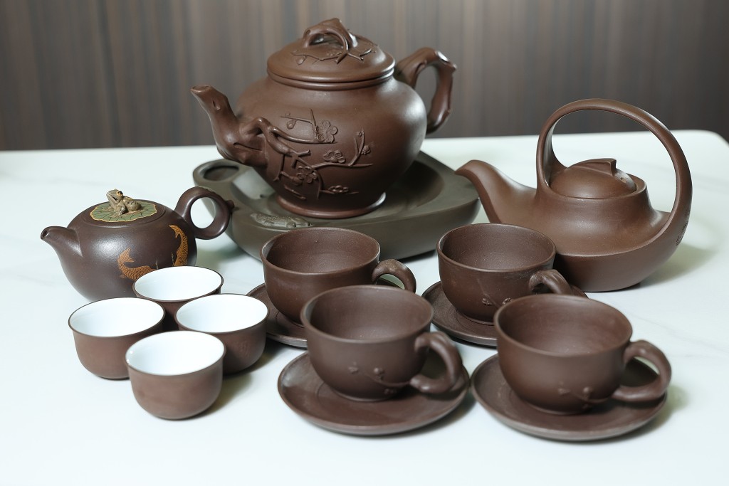 因为张慧敏妈咪生前很爱饮茶，所以有不少茶具珍藏。