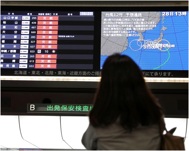 受台风影响至少数十班航班取消。 AP  