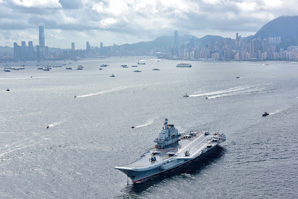 2017年為慶祝香港回歸20周年,遼寧艦編隊歷史性訪港。
