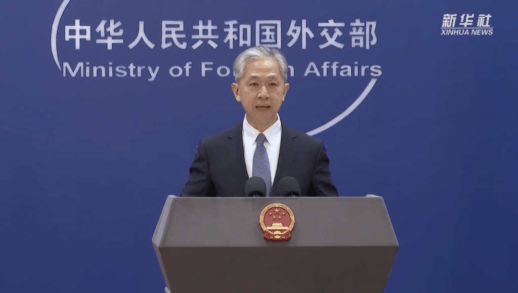 汪文斌强调，中方高度重视中新双向人员往来，这次达成免签协定是经过双方共同努力的成果。