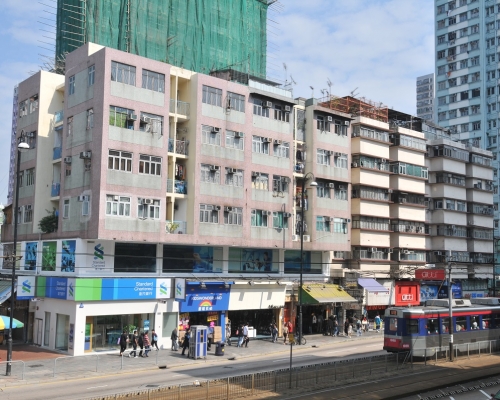 元朗青山公路239至247號萬昌樓。資料圖片