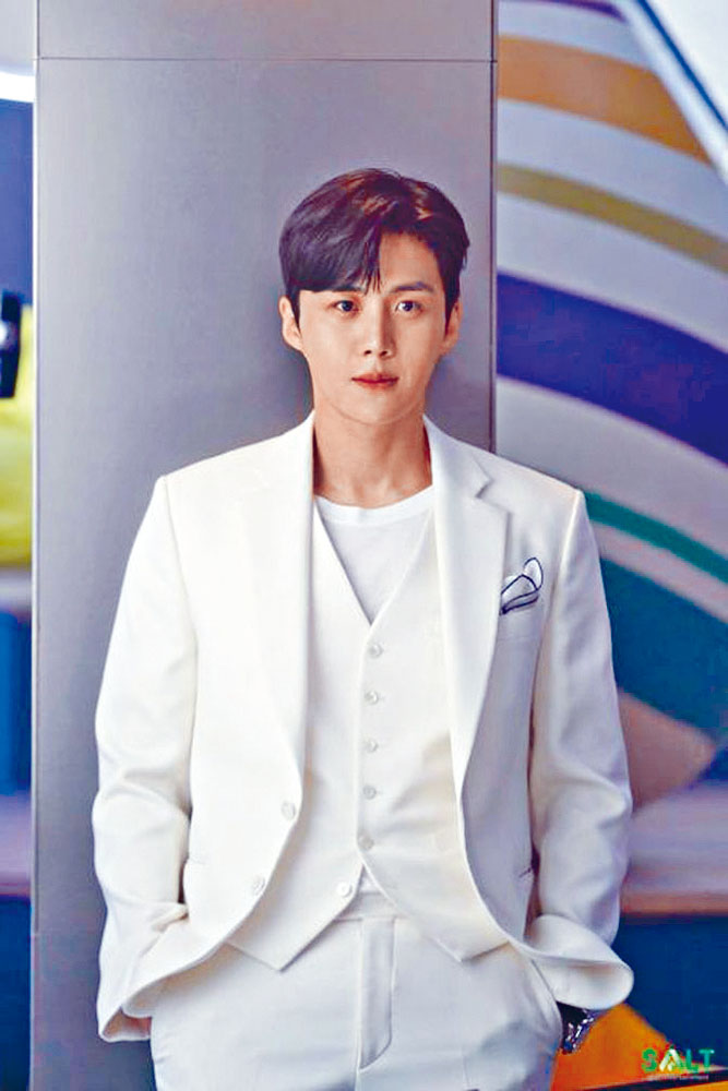 金宣虎以130萬票奪人氣男星獎。