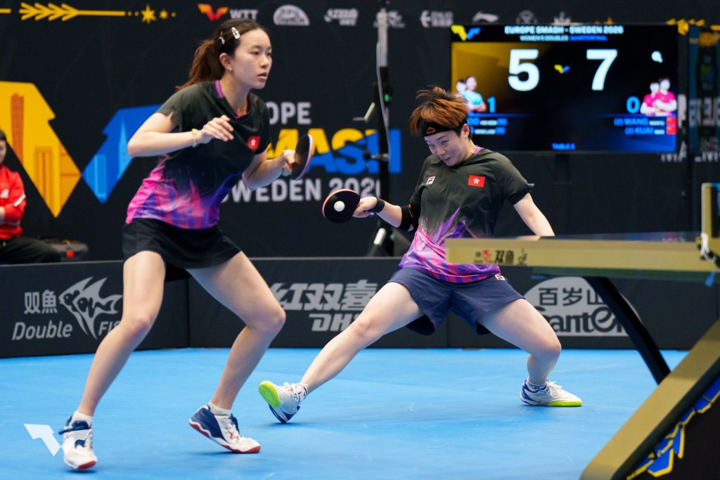 女雙的杜凱琹(右)及吳詠琳(左)在4強以3:2險勝南韓組合申裕斌、朱芊曦,首次躋身大滿貫決賽,周六晚上九時跟日本的張本美和/早田希娜爭冠。WTT官方圖 女雙的杜凱琹(右)及吳詠琳(左)在4強以3:2險勝南韓組合申裕斌、朱芊曦,首次躋身大滿貫決賽,周六晚上九時跟日本的張本美和/早田希娜爭冠。WTT官方圖