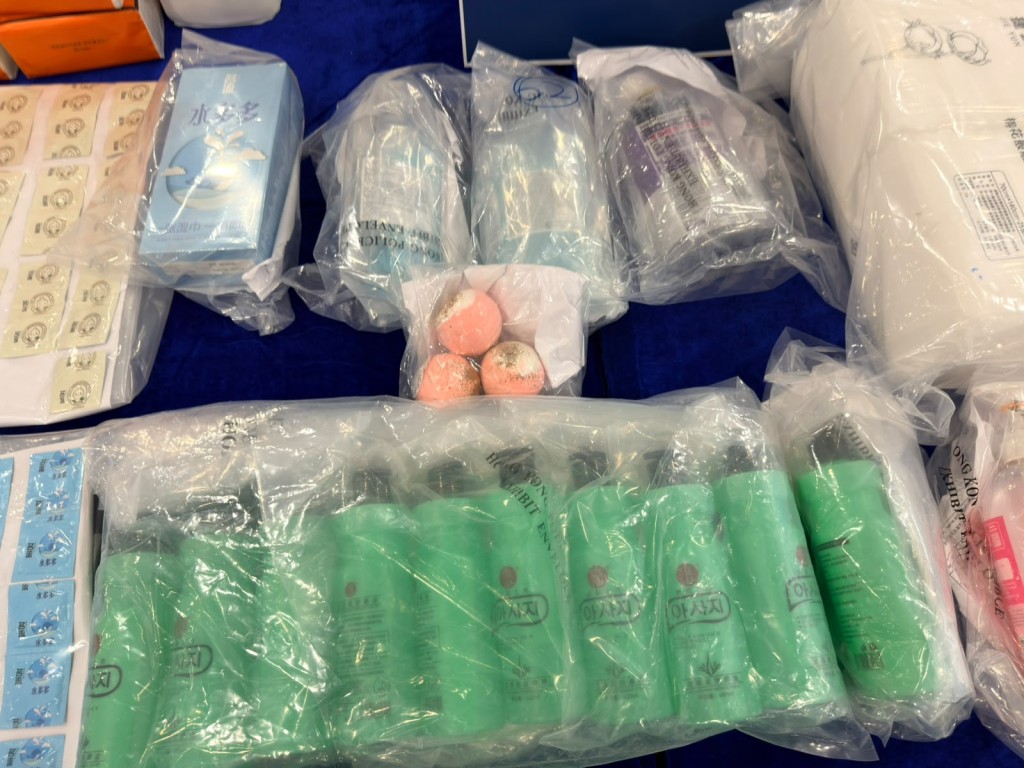 警方破獲無牌按摩院。 警方破獲無牌按摩院。