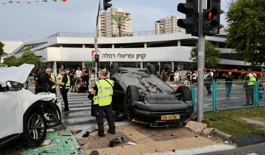 疑因衝紅燈引發車禍，以色列安全部長翻車受輕傷送院。 新華社