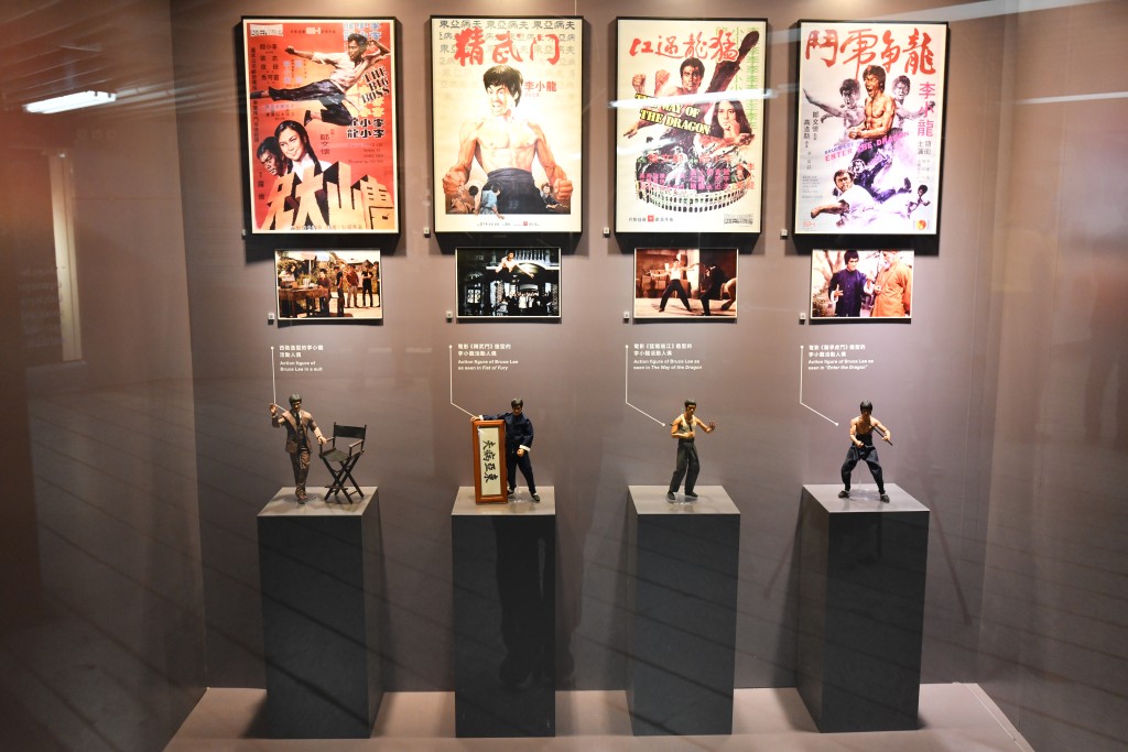 位於中環站J出口「港鐵‧藝術」展廊。 位於中環站J出口「港鐵‧藝術」展廊。