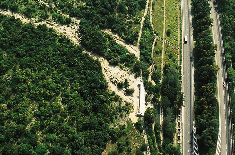 大嶼山裕東路鞏固斜坡前