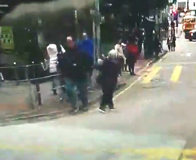 男子懷疑推跌老婦,網上圖片