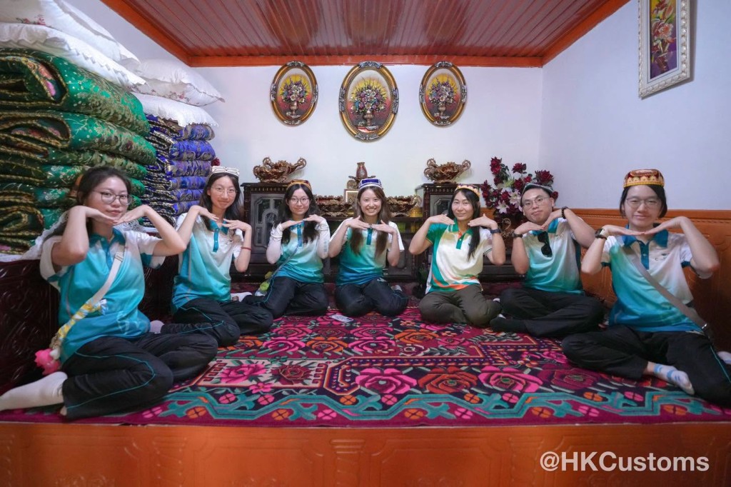 成員到訪新疆國際大巴扎及喀贊其民族旅遊區。 成員到訪新疆國際大巴扎及喀贊其民族旅遊區。