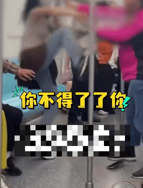 兩女上海地鐵為爭座位打大出手，扯頭髮抱摔技盡出。 網片截圖
