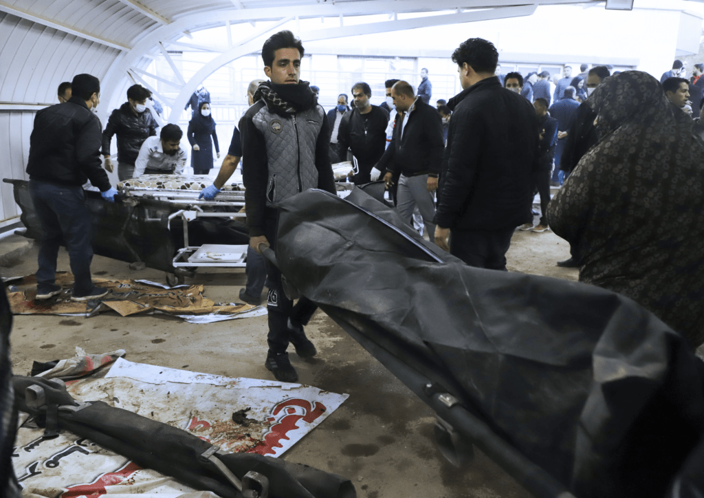 1月3日下午克尔曼市发生连环爆炸案，路透社周四报道，伊朗当局修订死亡人数为84 人，另有284 人受伤。