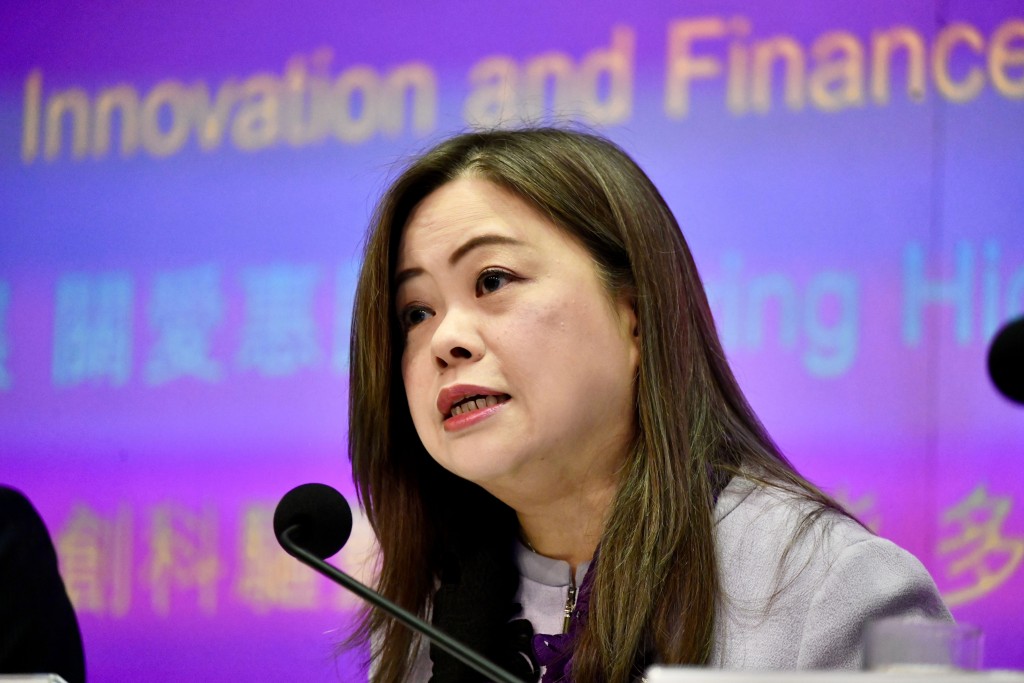 她表示政府對此保持開放態度。