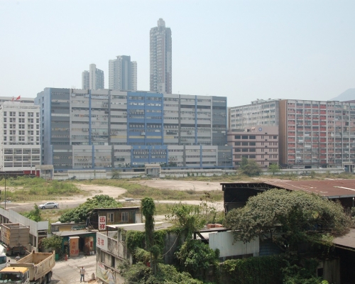 油塘貨車工人尾板墮地受傷送院。資料圖片