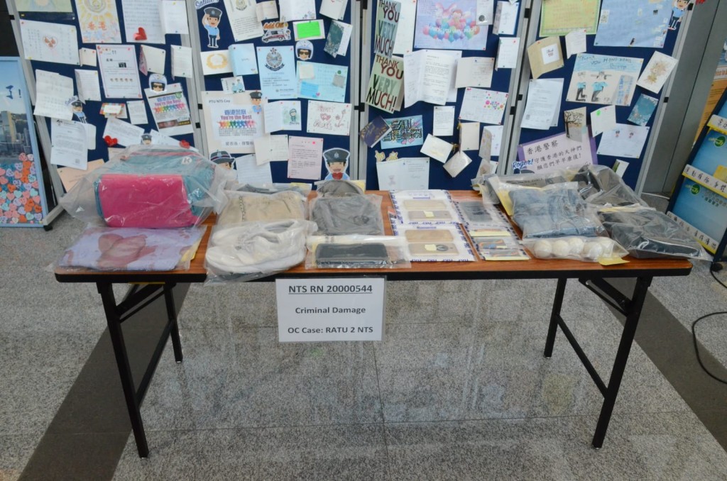 警方展示物證。