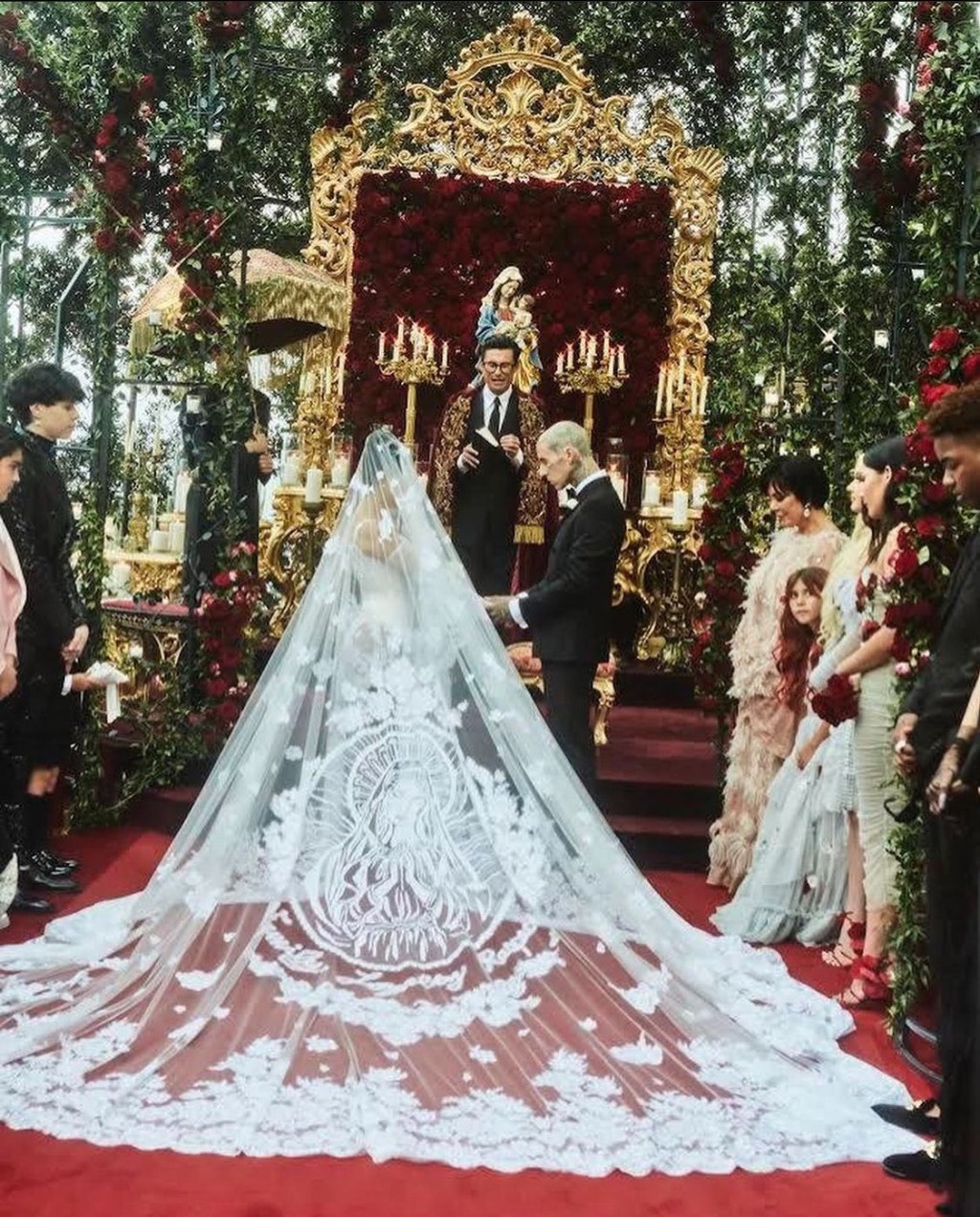 Kourtney於意大利菲諾港舉行盛大婚禮。