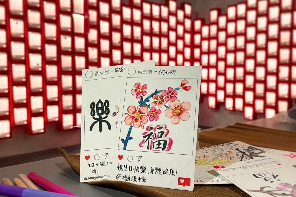 日藉香港艺术家伊藤彦子的艺术装置《生日快乐 Likeboxes》。（图片来源：香港艺术馆Facebook）
