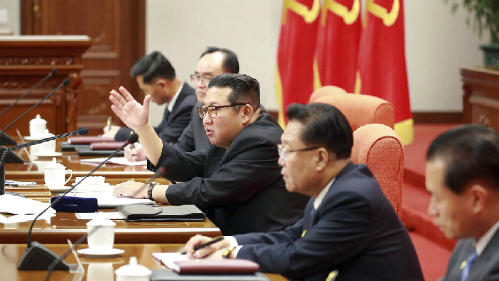 北韓勞動黨召開第八屆中央委員會第四次全體會議,黨總書記金正恩主持。(美聯社)