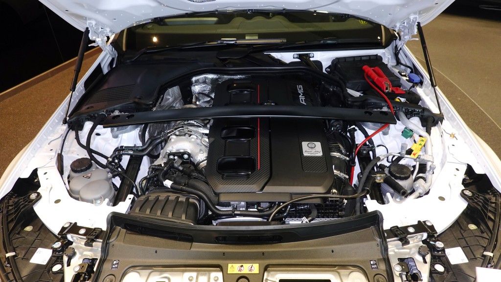 平治AMG C63 S E-Performance改用2公升直四Turbo汽油引擎。