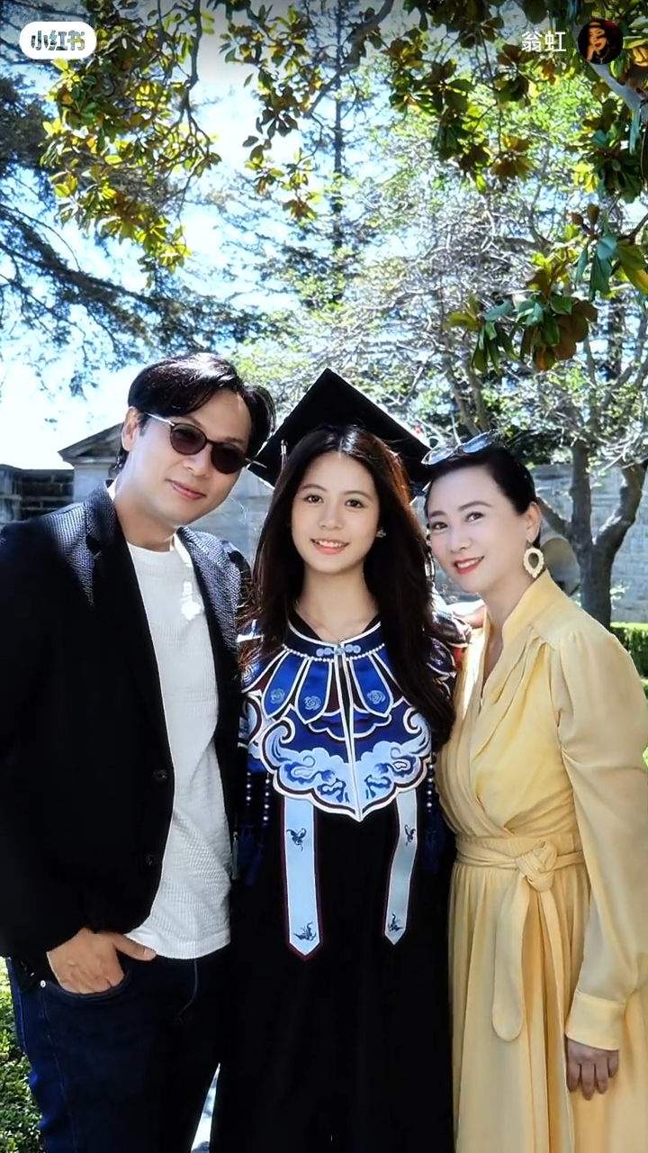 翁虹女兒也是「最美星二代」之一。 翁虹女兒也是「最美星二代」之一。