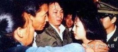 陶靜被捕後與家人見面。知乎 陶靜被捕後與家人見面。知乎