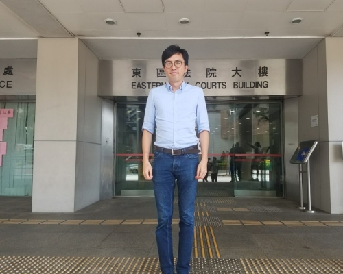吳文遠今早抵達法院。李芷恩攝
